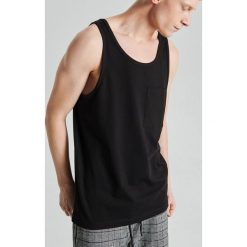 Tank top z kieszenią - Czarny. Czarne t-shirty męskie Cropp, s, bez wzorów, bez kołnierzyka. Za 24,99 zł.