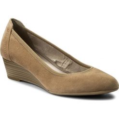 Półbuty TAMARIS - 1-22320-20 Antelope Suede 334. Brązowe półbuty damskie na koturnie Tamaris, z materiału. W wyprzedaży za 179,00 zł.