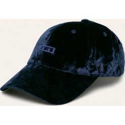 Levi's - Czapka. Niebieskie czapki damskie Levi's®, bez wzorów, z poliesteru. W wyprzedaży za 79,90 zł.