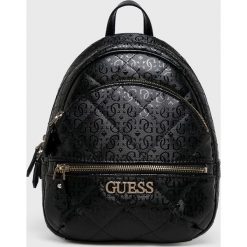 Guess Jeans - Plecak. Brązowe plecaki damskie Guess Jeans, z aplikacjami, z bawełny. Za 599,90 zł.