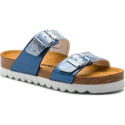 Klapki DR. BRINKMANN - 701273 Blau/Jeans 5. Niebieskie klapki damskie Dr. Brinkmann, bez wzorów, z jeansu, bez obcasa. W wyprzedaży za 159,00 zł.