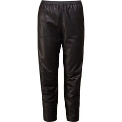 J.LINDEBERG SONNET SPORTY Spodnie skórzane black. Czarne spodnie damskie marki J.LINDEBERG, ze skóry. W wyprzedaży za 807,60 zł.
