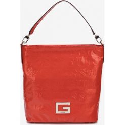 Guess Brightside Torebka Czerwony. Czerwone torebki klasyczne damskie Guess, w paski, z poliesteru, bez dodatków. Za 592,95 zł.