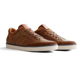 Skórzane sneakersy "Corby" w kolorze jasnobrązowym. Pomarańczowe sneakersy męskie Travelin', z okrągłym noskiem, na sznurówki. W wyprzedaży za 289,95 zł.