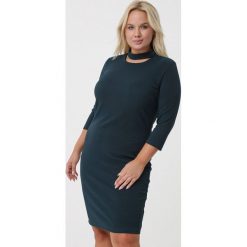 Ciemnozielona Sukienka Grytha. Zielone sukienki damskie Born2be, bez wzorów, eleganckie, z okrągłym kołnierzem, bez rękawów, midi. Za 69,99 zł.