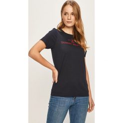 Tommy Hilfiger - T-shirt. Niebieskie topy damskie TOMMY HILFIGER, s, z nadrukiem, z bawełny, z okrągłym kołnierzem. W wyprzedaży za 79,90 zł.