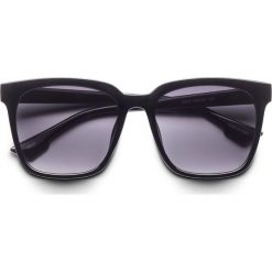 Okulary przeciwsłoneczne bonprix czarny. Czarne okulary przeciwsłoneczne męskie wayfarery marki bonprix. Za 24,99 zł.