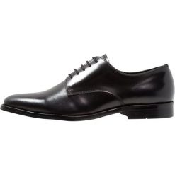 Steve Madden PACER Eleganckie buty black. Czarne buty wizytowe męskie Steve Madden, z materiału, na sznurówki. Za 509,00 zł.