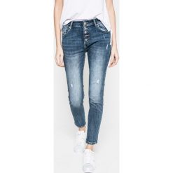 Answear - Jeansy. Niebieskie jeansy damskie marki ANSWEAR. W wyprzedaży za 129,90 zł.