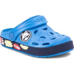 Klapki COQUI - Froggy 8802 Sea Blue/Navy. Niebieskie sandały chłopięce marki Coqui, z tworzywa sztucznego, na klamry. Za 59,99 zł.