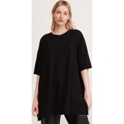 T-shirt oversize z bawełny organicznej - Czarny. Czarne t-shirty damskie Reserved, bez wzorów, z bawełny, bez kołnierzyka. Za 49,99 zł.