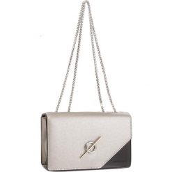 Torebka MONNARI - BAG8220-022 Silver. Szare torebki klasyczne damskie marki Monnari, ze skóry ekologicznej, na ramię. W wyprzedaży za 169,00 zł.