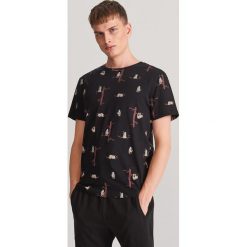 T-shirt z bawełny organicznej - Czarny. Czarne t-shirty damskie Reserved, s, bez wzorów, z bawełny, bez kołnierzyka. Za 24,99 zł.