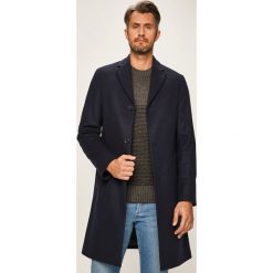 Calvin Klein - Płaszcz. Brązowe płaszcze męskie Calvin Klein, bez wzorów, z bawełny, klasyczne, bez kaptura. W wyprzedaży za 1099,00 zł.