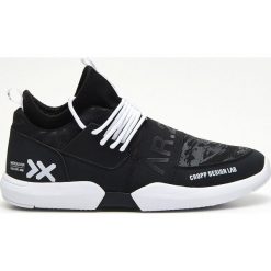 Sportowe sneakersy - Czarny. Czarne sneakersy męskie Cropp, bez zapięcia. Za 159,99 zł.