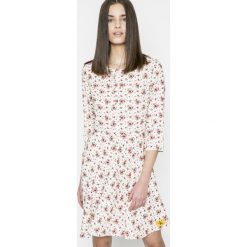 Calvin Klein Jeans - Sukienka Denise. Szare sukienki mini Calvin Klein Jeans, na co dzień, m, z jeansu, casualowe, z okrągłym kołnierzem, rozkloszowane. W wyprzedaży za 249,90 zł.