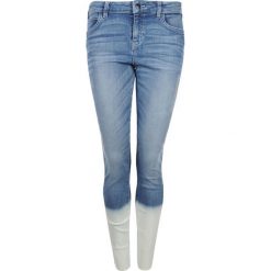 Guess Jeansy. Jeansy damskie Guess, z aplikacjami, z jeansu. Za 299,00 zł.