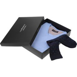 Zestaw Sweter plus Skarpety. Niebieskie skarpetki męskie marki LANCERTO, m, z bawełny, z dekoltem w serek. Za 149,80 zł.