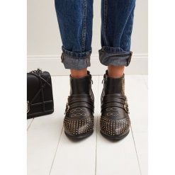 Czarne Botki Lynbrook. Czarne botki damskie Renee, bez obcasa, na obcasie, bez zapięcia. Za 139,99 zł.