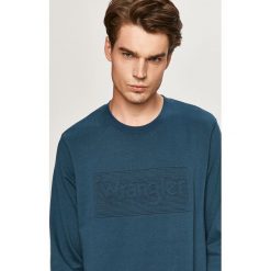 Wrangler - Bluza. Niebieskie bluzy męskie Wrangler, s, z aplikacjami, z bawełny, z okrągłym kołnierzem, bez rękawów, bez kaptura. Za 219,90 zł.