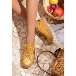 Musztardowe Trampki Pretty Paper. Żółte espadryle damskie Renee, bez wzorów, na sznurówki. Za 49,99 zł.