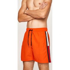 Tommy Hilfiger - Kąpielówki. Białe kąpielówki męskie TOMMY HILFIGER, xl, z nadrukiem. W wyprzedaży za 159,90 zł.
