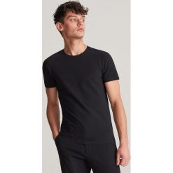 T-shirt basic - Czarny. Czarne t-shirty damskie Reserved, s, bez wzorów, bez kołnierzyka. Za 49,99 zł.