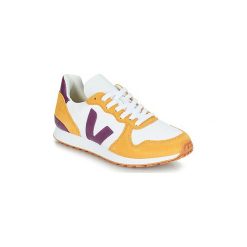 Buty Veja HOLIDAY REC. Białe trampki męskie marki Veja, bez wzorów, bez zapięcia. Za 509,00 zł.