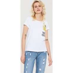T-shirty damskie: T-shirt z nadrukiem smiley – Biały