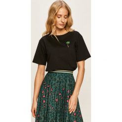 Femi Stories - T-shirt Manuel. Czarne bluzki damskie Femi Stories, s, z nadrukiem, z bawełny, casualowe, z okrągłym kołnierzem, z krótkim rękawem. Za 129,90 zł.