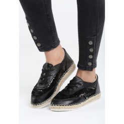 Czarne Espadryle Jery. Czarne espadryle damskie Born2be, bez wzorów, bez obcasa, na płaskiej podeszwie. Za 39,99 zł.