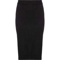 Spódnica ołówkowa Tommy Jeans DW0DW07362. Niebieskie spódniczki damskie Tommy Jeans, xs, bez wzorów, z bawełny, midi, ołówkowe. W wyprzedaży za 219,00 zł.