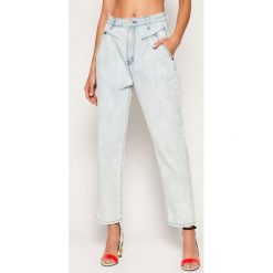 Jeansy Boyfriend One Teaspoon Street Walkrs Jean 22344. Niebieskie jeansy damskie One Teaspoon. W wyprzedaży za 419,00 zł.