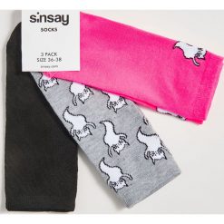 Kolorowe skarpetki - Wielobarwny. Skarpetki damskie Sinsay, bez wzorów. Za 9,99 zł.