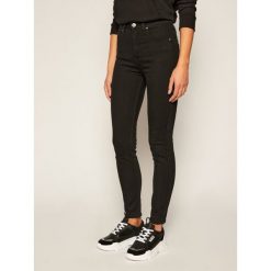 Jeansy Skinny Fit Lee Scarlett L30LSY47. Czarne jeansy damskie Lee, l. Za 329,00 zł.