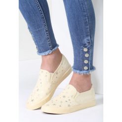 Żółte Slip On Were On It. Żółte trampki damskie slip on marki vices. Za 59,99 zł.