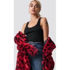 NA-KD Basic Top basic - Black. Czarne topy damskie marki NA-KD Basic, bez wzorów, z materiału, z okrągłym kołnierzem. Za 80,95 zł.