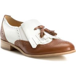Buty damskie. Pomarańczowe mokasyny damskie Wittchen, na co dzień, bez wzorów, ze skóry, klasyczne, bez obcasa, bez zapięcia. W wyprzedaży za 399,90 zł.