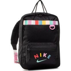 Plecak NIKE - CQ7655 010 Czarny. Czarne plecaki męskie Nike, bez wzorów, z materiału, sportowe. Za 149,00 zł.