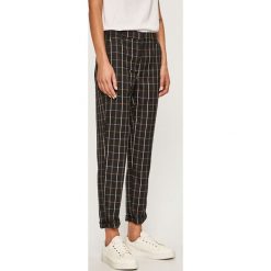 Vero Moda - Spodnie. Fioletowe spodnie damskie Vero Moda, z elastanu. W wyprzedaży za 139,90 zł.