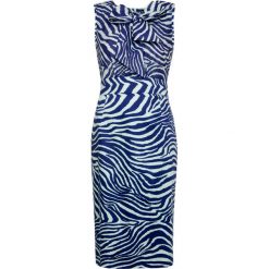 Sukienka. Niebieskie sukienki damskie z falbanami marki Simple, na imprezę, z tkaniny, z kokardą, dopasowane. Za 299,90 zł.