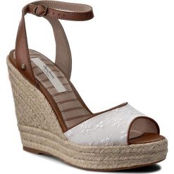 Espadryle PEPE JEANS - Walker Anglaise 17 PLS90226 White 800. Białe espadryle damskie Pepe Jeans, bez wzorów, z jeansu, bez obcasa, na obcasie. W wyprzedaży za 129,00 zł.