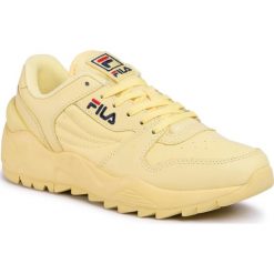 Sneakersy FILA - Orbit Cmr Jogger L Low Wmn 1010621.60Q Limelight. Żółte półbuty damskie Fila, bez wzorów, ze skóry, bez obcasa, na płaskiej podeszwie, bez zapięcia. W wyprzedaży za 299,00 zł.