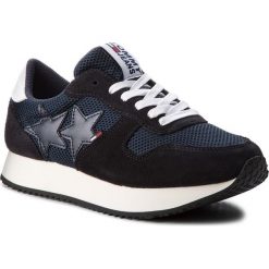 Sneakersy TOMMY JEANS - Star Sneaker EN0EN00168 Midnight 403. Niebieskie półbuty damskie Tommy Jeans, na co dzień, bez wzorów, z jeansu, retro, bez obcasa, bez zapięcia. W wyprzedaży za 289,00 zł.