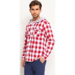 KOSZULA DŁUGI RĘKAW MĘSKA REGULAR FIT. Czerwone koszule męskie Top Secret, m, bez wzorów, z bawełny, eleganckie, z kapturem, z długim rękawem. W wyprzedaży za 69,99 zł.
