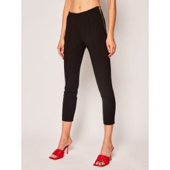 Spodnie materiałowe Marciano Guess Terry 02G107 7246Z. Czarne spodnie damskie MARCIANO GUESS, z aplikacjami, z tkaniny. W wyprzedaży za 449,00 zł.