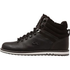 Lacoste JARMUND Botki sznurowane dark brown. Brązowe botki męskie Lacoste, z materiału, na sznurówki. Za 599,00 zł.