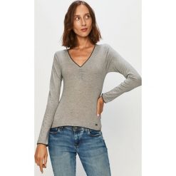 Pepe Jeans - Longsleeve Collin. Czerwone bluzki damskie Pepe Jeans, s, bez wzorów, z elastanu, casualowe, bez kołnierzyka, z długim rękawem. W wyprzedaży za 159,90 zł.