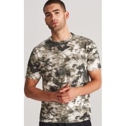 Wzorzysty T-shirt - Kremowy. Białe t-shirty męskie Reserved, s, bez wzorów, bez kołnierzyka. Za 59,99 zł.