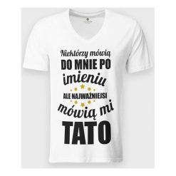 Koszulka męska v-neck Najważniejsi mówią mi Tato. Koszulki męskie MegaKoszulki, m, bez wzorów, z bawełny, klasyczne, bez kołnierzyka, bez rękawów. Za 54,90 zł.